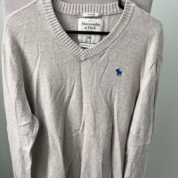 COPY - Abercrombie&fitch men v-neck sweater, size XXL more like XL - Picture 1 of 3